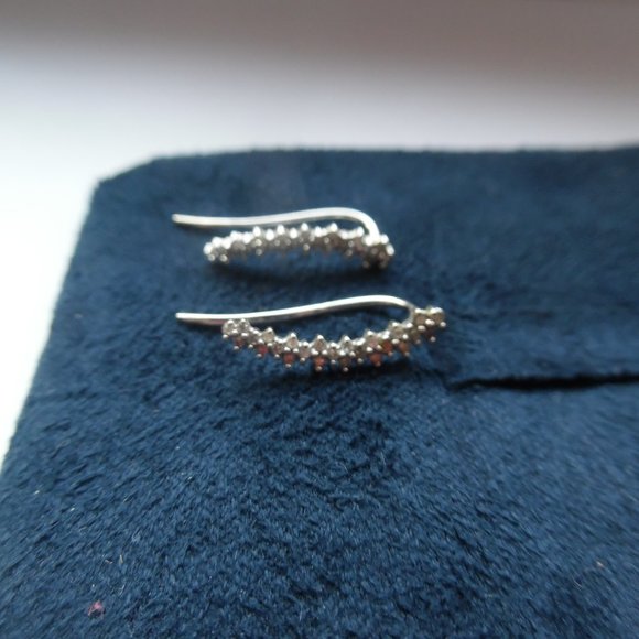 NEW Macy's Wrapped Love Diamonds Whit Gold Crawlers Stud Casual Earrings - Picture 6 of 11